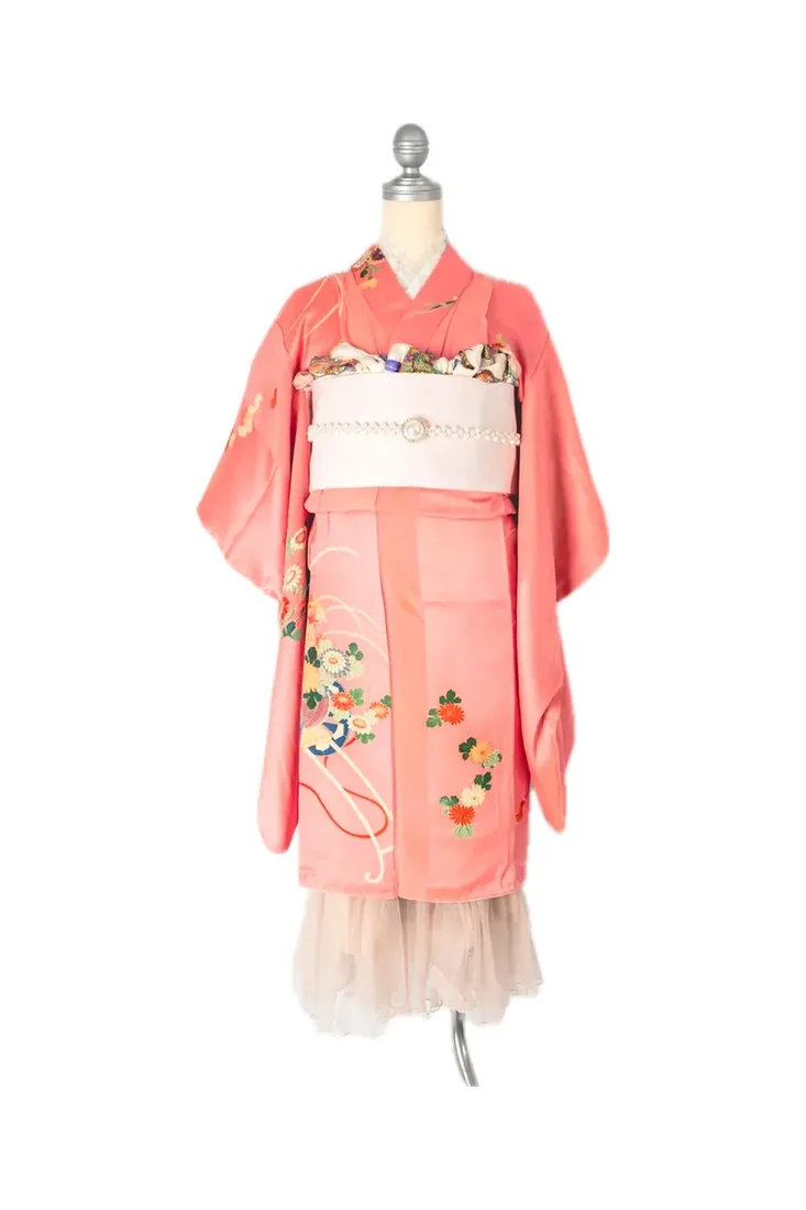 着物・袴 衣装 9：小花×サーモンピンクのお着物と白の帯