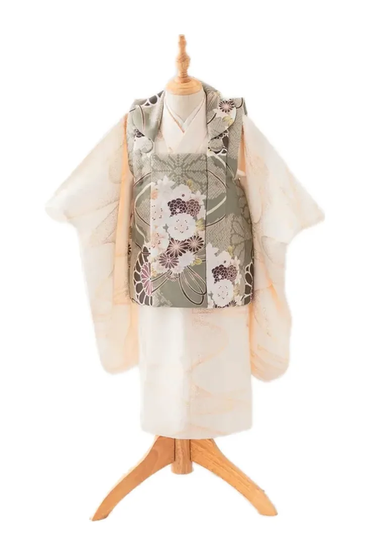 男の子 3歳 衣装 6：菊×きなりのお着物とカーキの被布