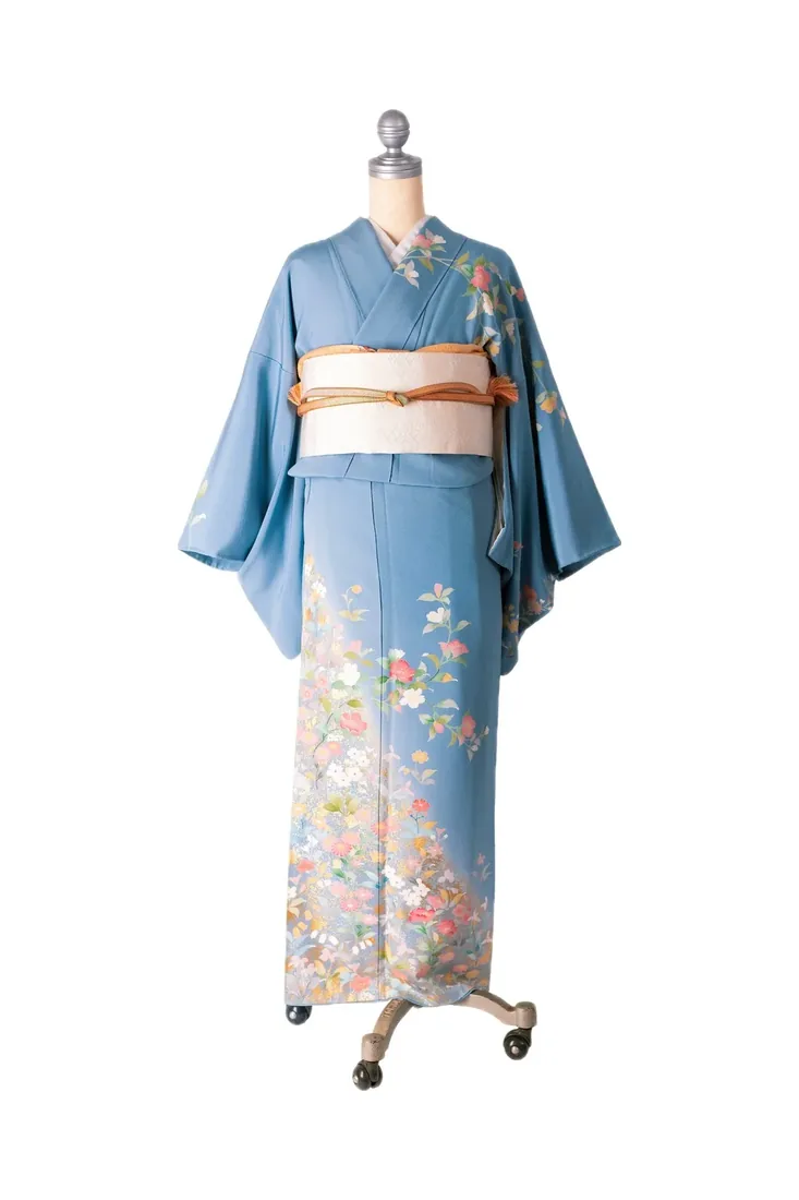 ママ訪問着 衣装 4：花の裾模様×水色の訪問着と白金の帯