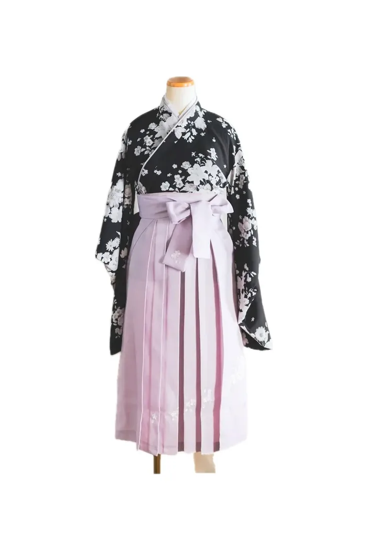 着物・袴 衣装 12：桜×黒のお着物と藤色の袴