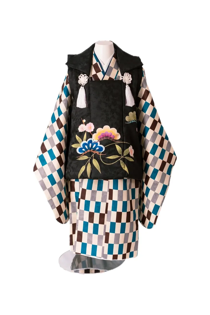 男の子 3歳 衣装 12：市松×青と茶のお着物と黒の被布
